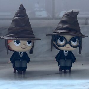 Harry and Ron Sorting Hat Figures